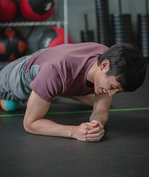 treating quad soreness with vibrating massage ball