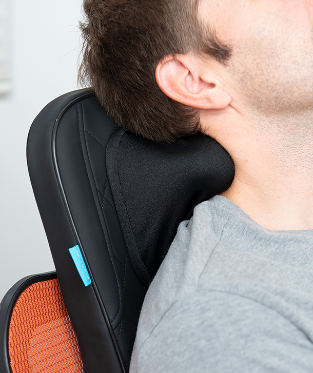 neck massage with the shiatsu massage seat cushion